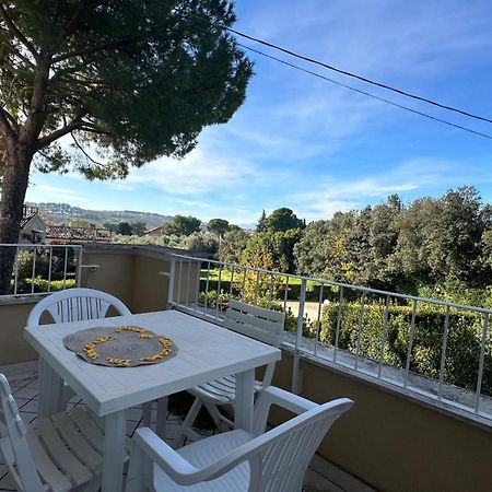N185 - Numana, Meraviglioso Trilocale Con Terrazzo E Piscina Экстерьер фото