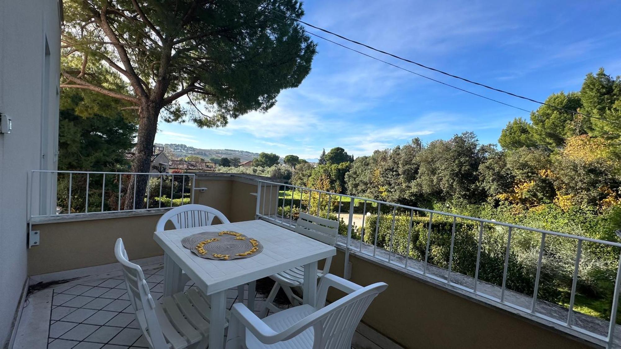 N185 - Numana, Meraviglioso Trilocale Con Terrazzo E Piscina Экстерьер фото